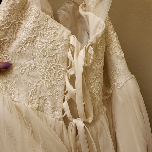 Wedding dress by David's Bridal - Picture 5 of 5